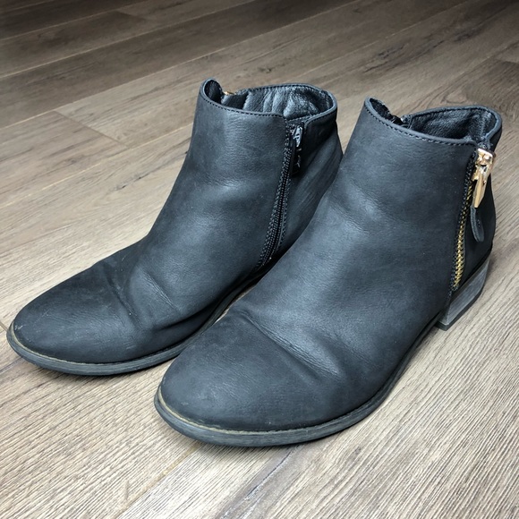 Chelsee Collected II Ankle Boot - Picture 4 of 9